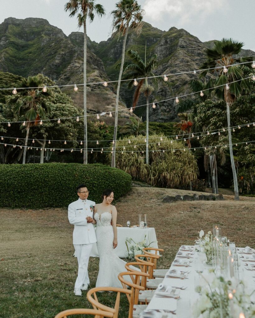 Destination-oahu-hawaii-photographer-elopement-wedding-sunset-photoshoot-in-hawaii-couples-photoshoot-intimate-engagment-photos-sarah-doucet-photography-top-vendor-recommendations-oahu-hawaii-kualoa-ranch-wedding