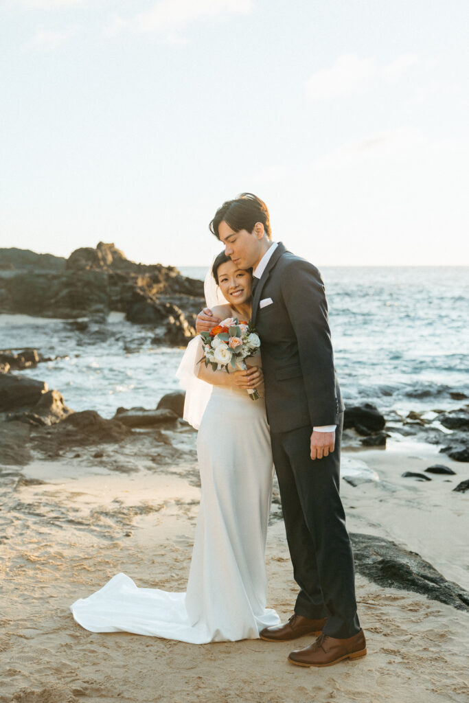 Intimate-elopement--wedding-photoshoot-sunset-destination-hawaii—island-wedding-photographer-palm-trees-sarah-doucet-photography-sunrise-beach-wedding-hawaii