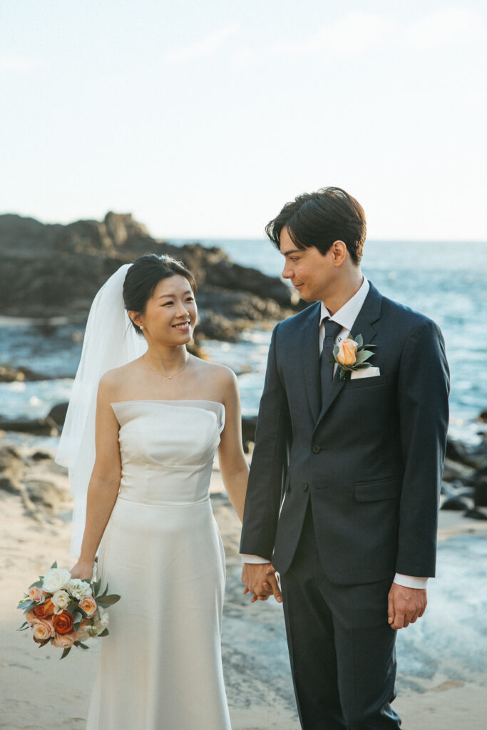 Intimate-elopement--wedding-photoshoot-sunset-destination-hawaii—island-wedding-photographer-palm-trees-sarah-doucet-photography-sunrise-beach-wedding-hawaii
