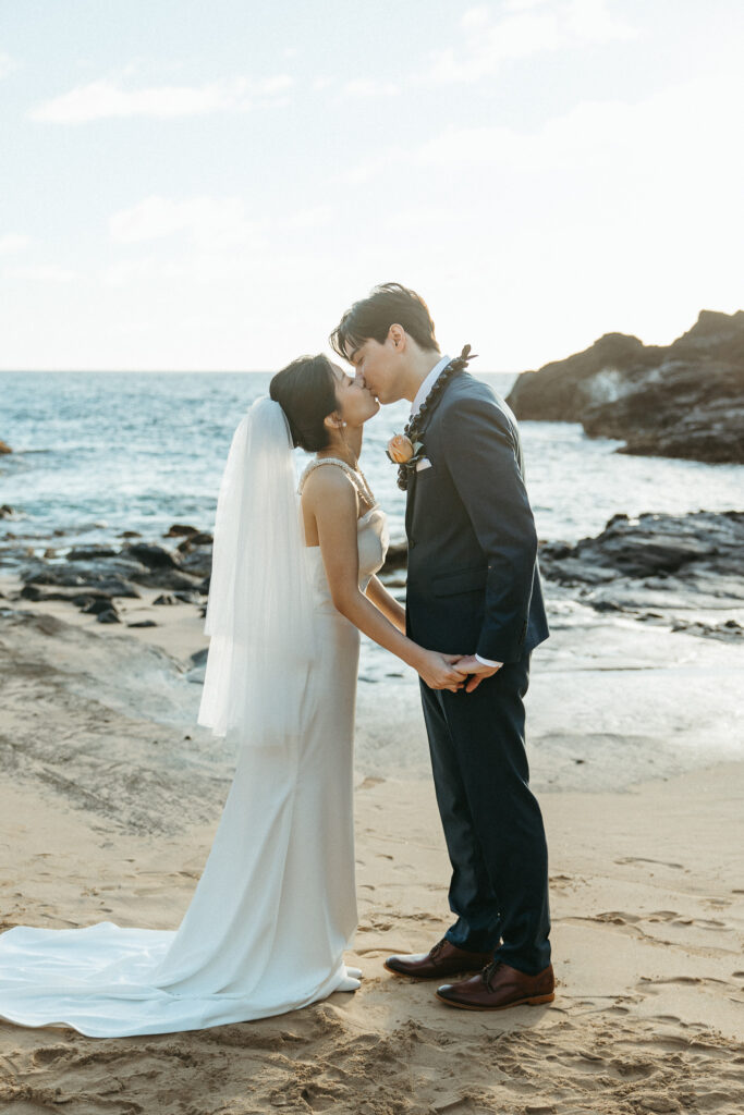 halona-blowhole-eternity-beach-oahu-hawaii-wedding-intimate-elopement-photographer