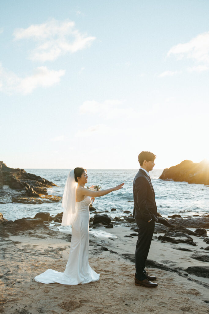 Intimate-elopement--wedding-photoshoot-sunset-destination-hawaii—island-wedding-photographer-palm-trees-sarah-doucet-photography-sunrise-beach-wedding-hawaii-wedding