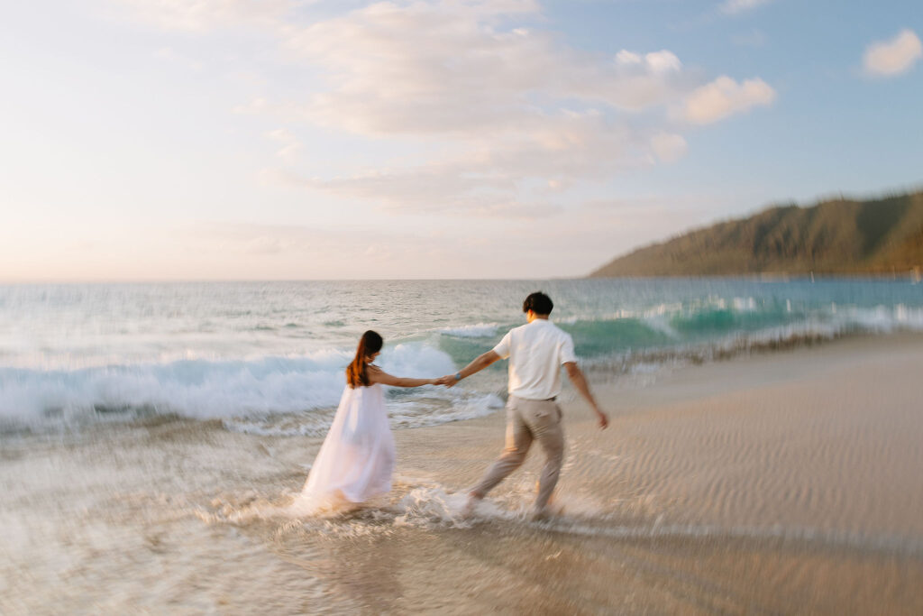 Oahu-hawaii-photographer-elopement-wedding-beach-sunset-sunrise-photoshoot-in-hawaii-couples-photoshoot-intimate-sunrise-sarah-doucet-photography-north-shore-beach