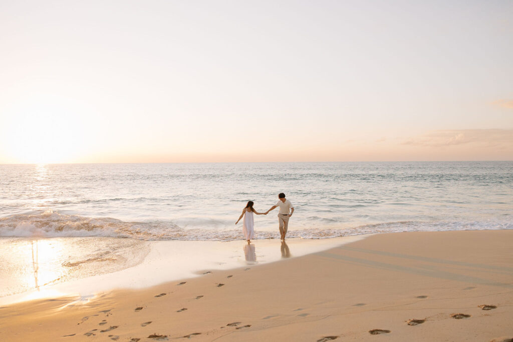 Oahu-hawaii-photographer-elopement-wedding-beach-sunset-sunrise-photoshoot-in-hawaii-couples-photoshoot-intimate-sunrise-sarah-doucet-photography-north-shore-beach