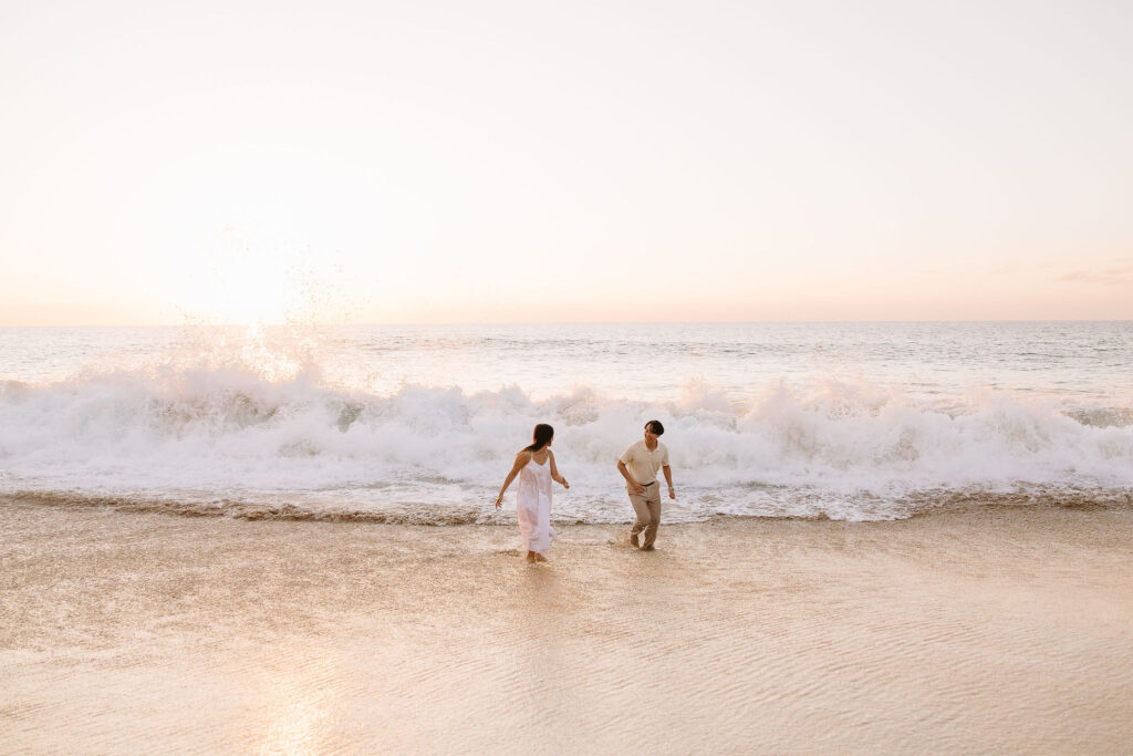 Oahu-hawaii-photographer-elopement-wedding-beach-sunset-sunrise-photoshoot-in-hawaii-couples-photoshoot-intimate-sunrise-sarah-doucet-photography-north-shore-beach