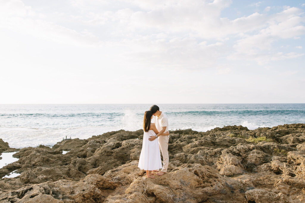 Oahu-hawaii-photographer-elopement-wedding-beach-sunset-sunrise-photoshoot-in-hawaii-couples-photoshoot-intimate-sunrise-sarah-doucet-photography-north-shore-beach