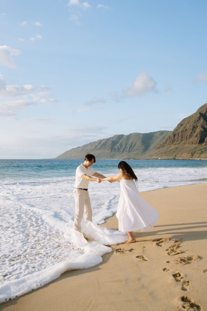 Oahu-hawaii-photographer-elopement-wedding-beach-sunset-sunrise-photoshoot-in-hawaii-couples-photoshoot-intimate-sunrise-sarah-doucet-photography-north-shore-beach