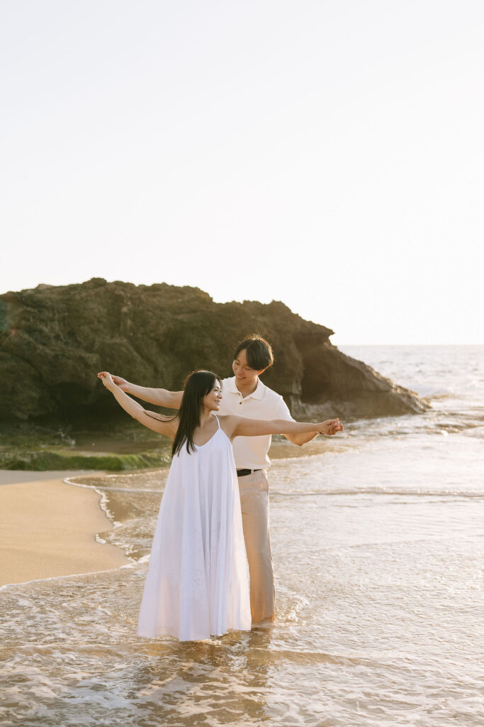 Oahu-hawaii-photographer-elopement-wedding-beach-sunset-sunrise-photoshoot-in-hawaii-couples-photoshoot-intimate-sunrise-sarah-doucet-photography-north-shore-beach