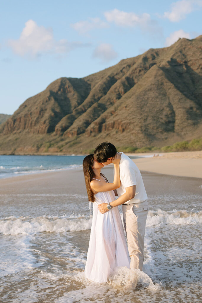 Oahu-hawaii-photographer-elopement-wedding-beach-sunset-sunrise-photoshoot-in-hawaii-couples-photoshoot-intimate-sunrise-sarah-doucet-photography-north-shore-beach